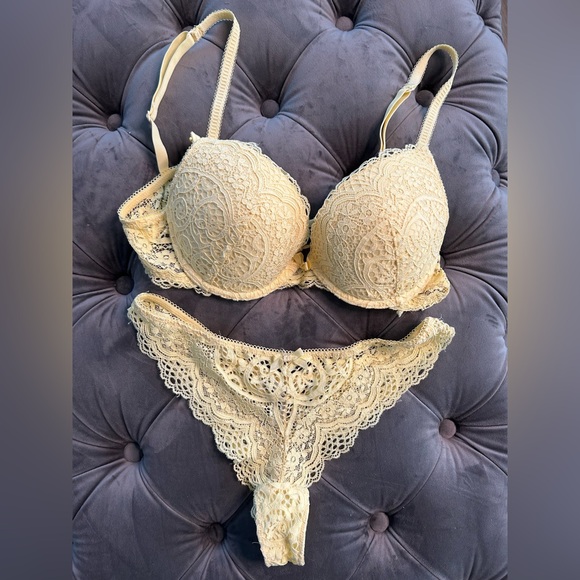 Etam Lace Lingerie Set – Le Magic Up Collection - Picture 7 of 9